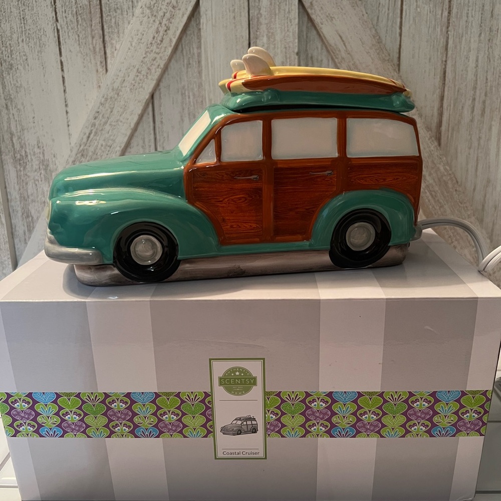 Scentsy Coastal Cruiser Warmer in Teal and Wood-Tone with Yellow Surfboard